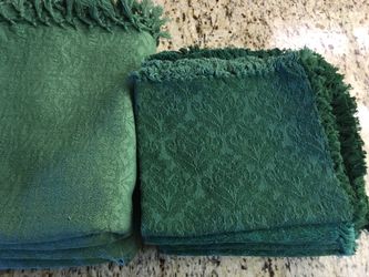 Elegant table linen: 3 table cloths, 12 napkins