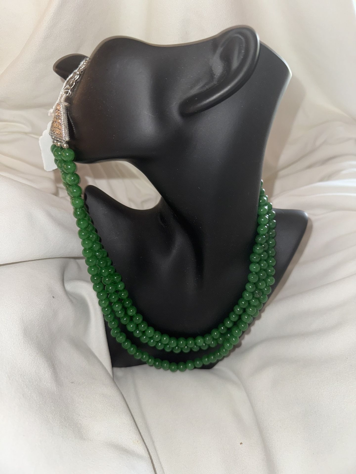 Stunning 3 Strand Adjustable Green Jade Necklace, 743 ct 
