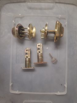 2 Deadbolt Locks, Keyed Alike