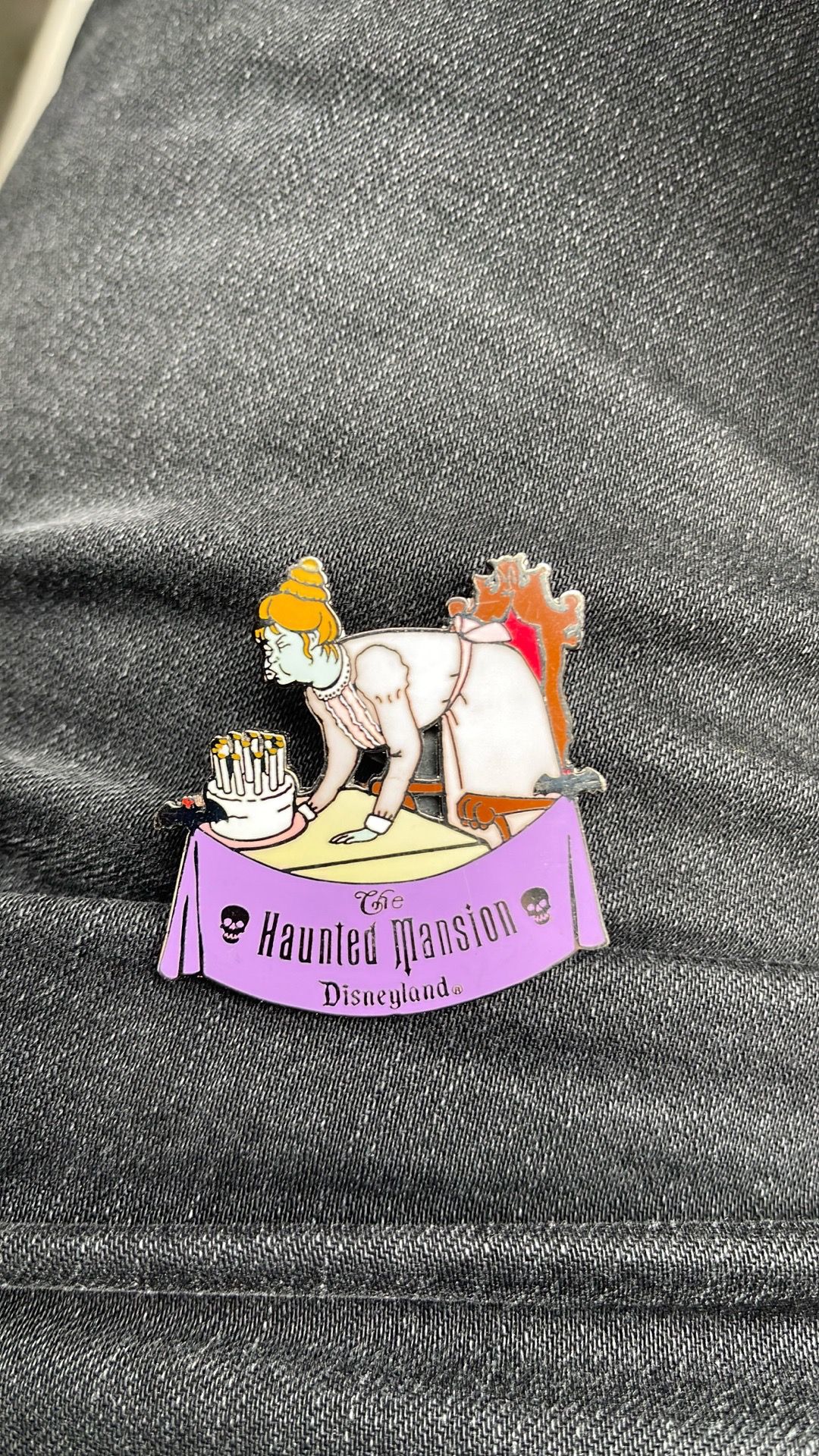 Limited edition Disney haunted mansion 2000 pin $60 obo