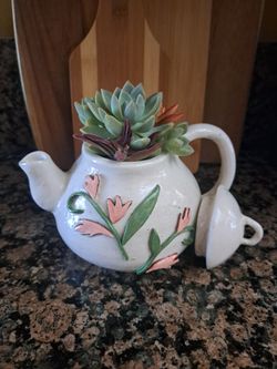 Ceramic tea pot