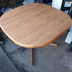 Beautiful Dining Room Table & Chairs 