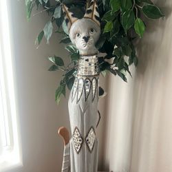 Home Decor: Elegant Cat