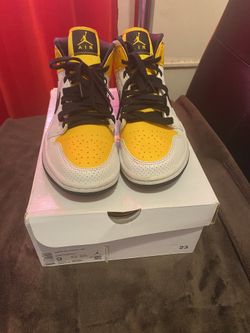WMNS AIR JORDAN 1 MID 