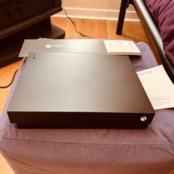 XBOX ONE X with 2 Controllers, Charging Station/2 Power Packs