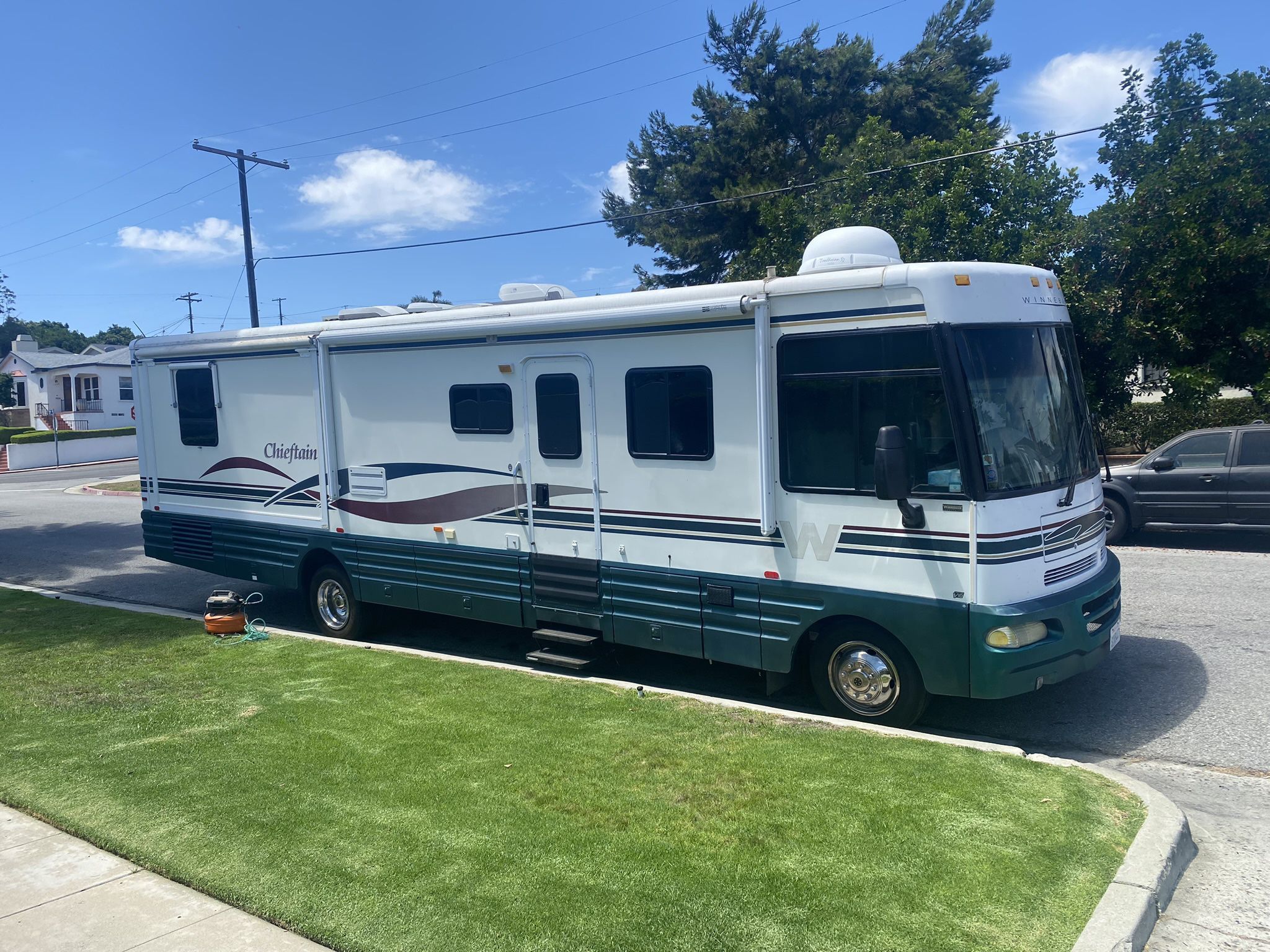 2000 35ft Winnebago Chieftain