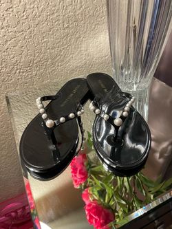 New Women’s Sandals pearl accents size 9