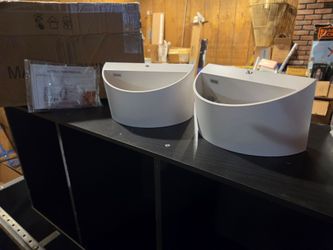 Light sconces brand new pair of 2
