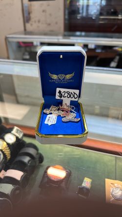 Roxy 10k diamond pendant