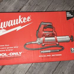 Milwaukee M12 12V Lithium-Ion Cordless Grease Gun (Tool-Only)