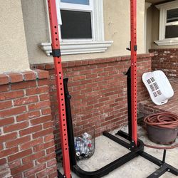 Squat rack/pull up bar