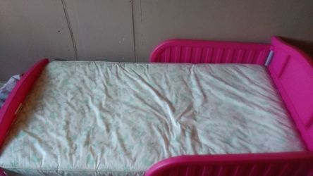 Todder bed and sit