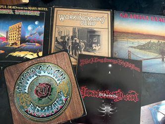 Grateful Dead Vinyl Collection – 5 Record Set in great condition