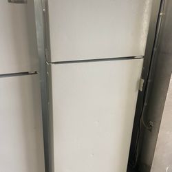 Hotpoint Top Freezer Refrigerator White 