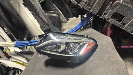 2016 2018 Mercedes C300 driver side headlight
