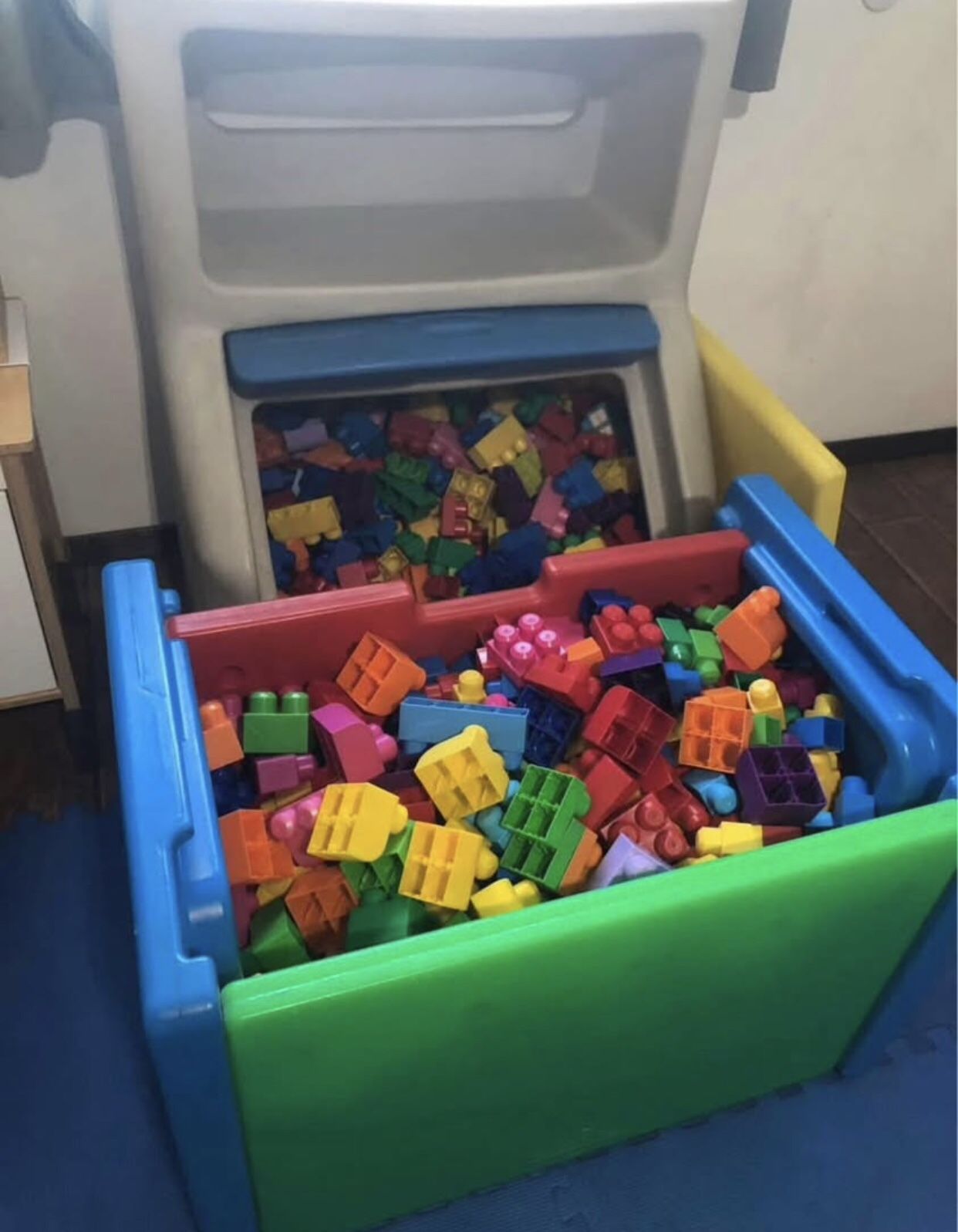MEGA BLOCKS (1,500 +)