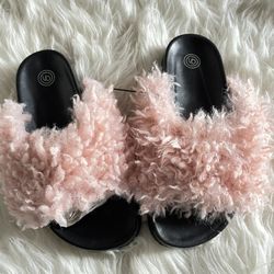 New Urban Outfitters Slides Fuzzy Sandals Size 7