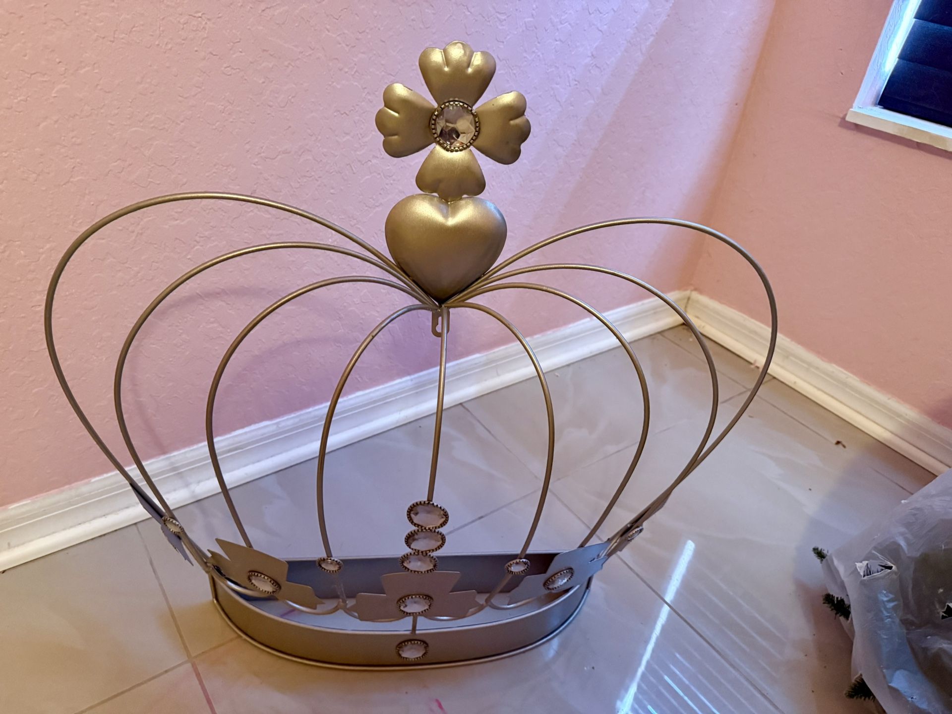 Rose gold queen crown wall mount