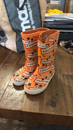 Size 10 child Hunter rain boots