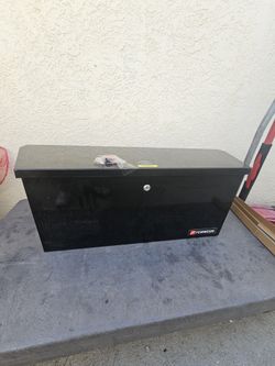 NEW TOOL BOX TONGHE ALUMINUM 39" IDEAL FOR TRAILER,NICE AND CLEAN FOR ANY QUESTION TEXT ME PLEASE HABLO ESPAÑOL