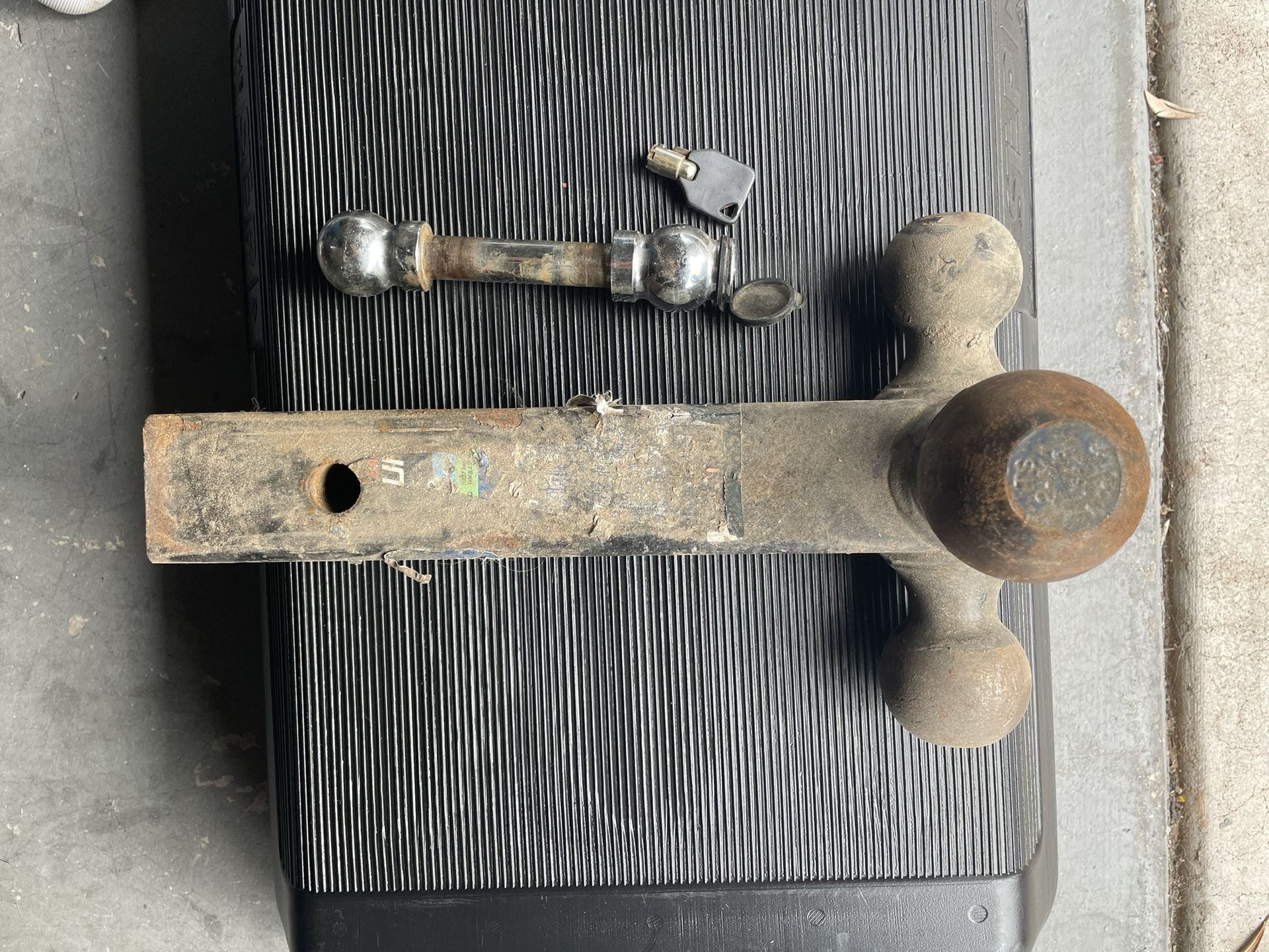 Tow Hitch With Lockpin