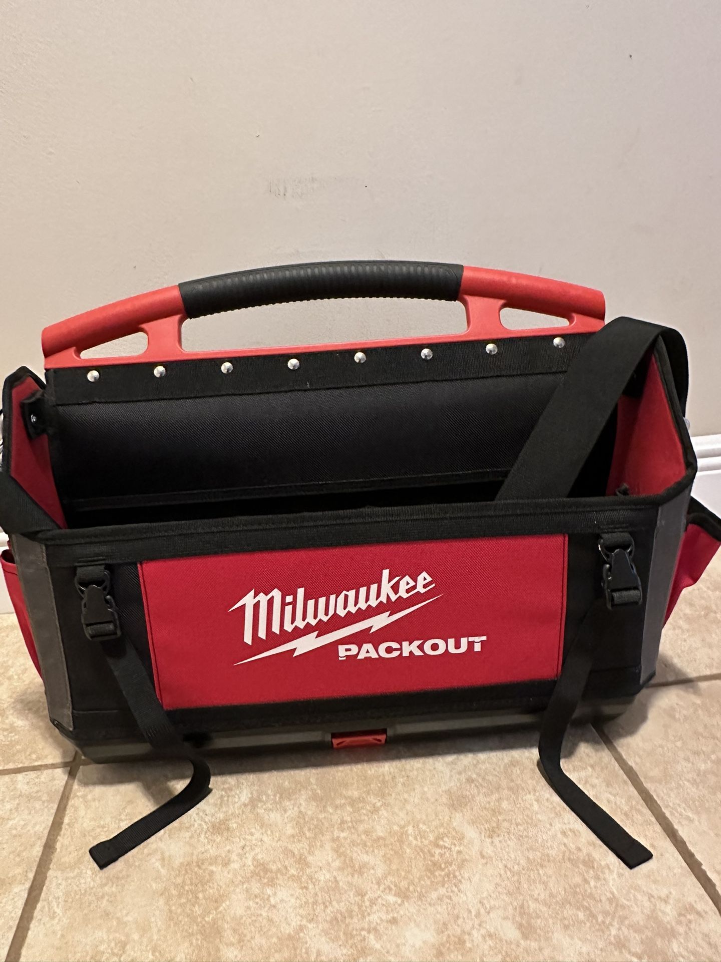 20” Milwaukee Pack out Tote