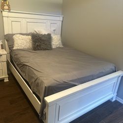 Queen Bed Set