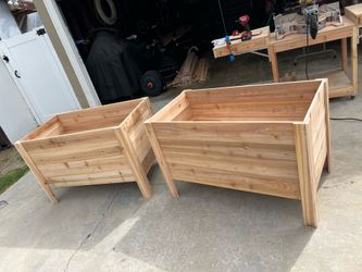 Custom cedar planter box/garden bed
