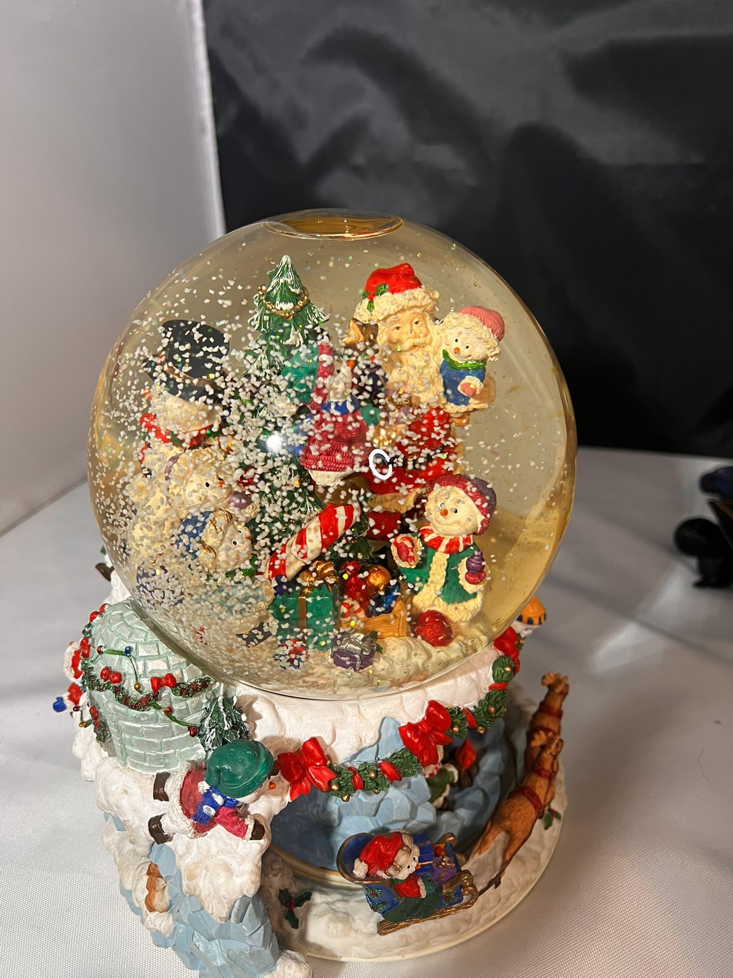 Like New Vintage Musical Snow Globe