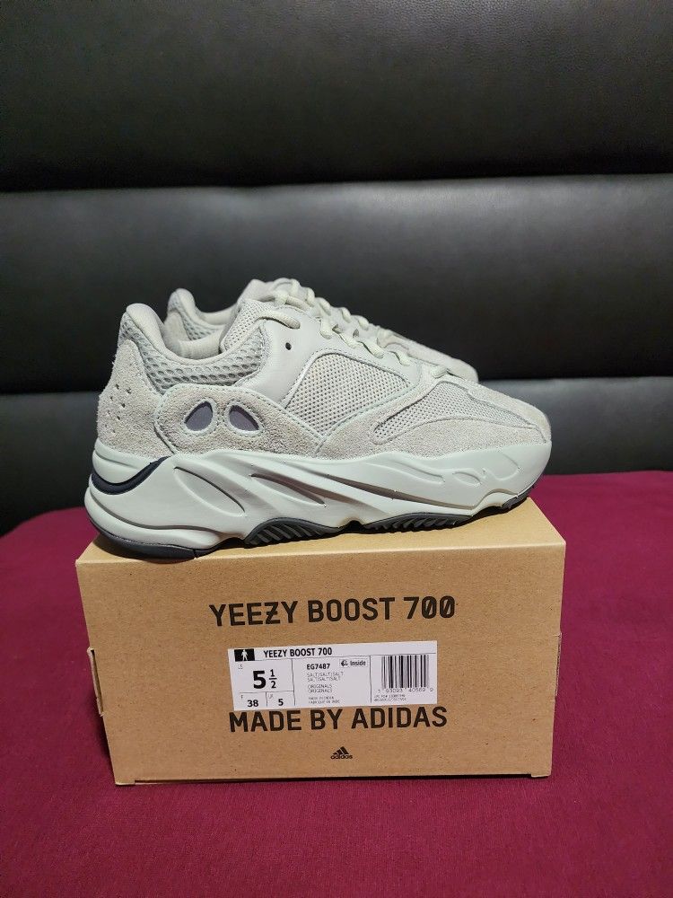 Yeezy 700 size 5.5 - conticontadores.com.br