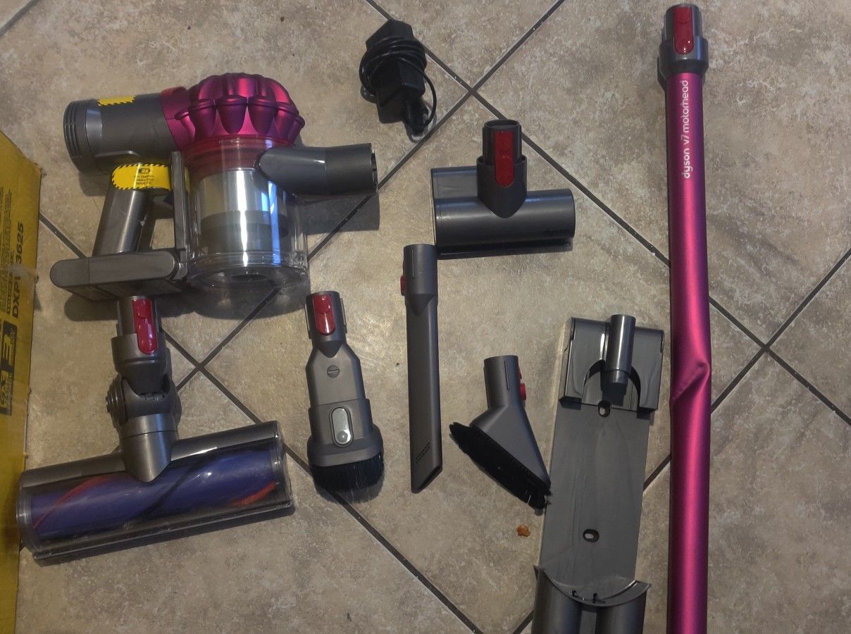 Dyson V7 Motorhead with extra attachments brand new the tube has a dent
