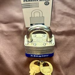 Master Lock Padlock Commercial Grade with Two Keys. Hardened Steel. Model 1A375. New in Box. 