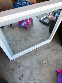 Light up vanity mirror