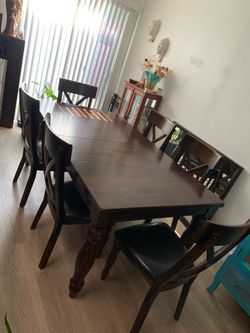 Formal dinning room table