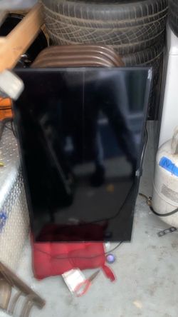 One Samsung and one onn flat screen tv read description