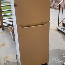 Magic Chef Fridge/Freezer 