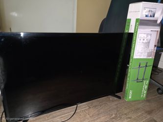 Samsung 40” Smart TV 1080p – Like New + Wall Mount