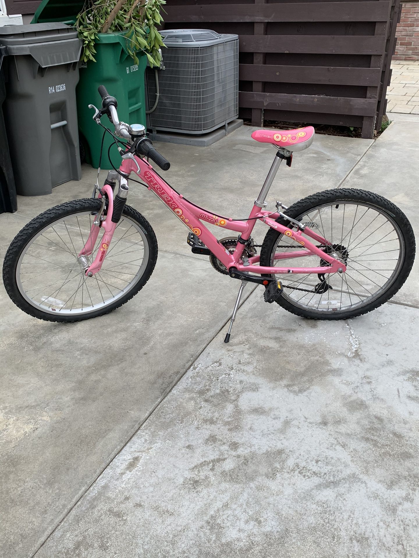 Trek girl mountain bike 24” MT220