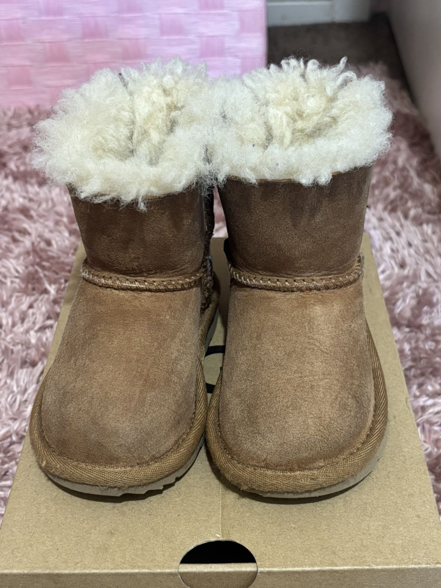 Uggs Boots Size 6 Bailey Mini 