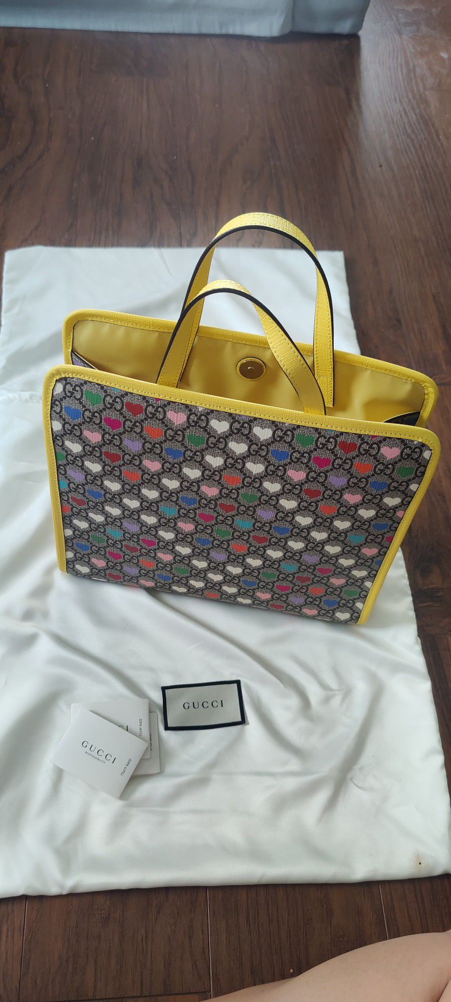 New and Used Gucci tote for Sale in Camden, NJ - OfferUp
