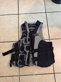 Stearns V-Flex Adult Large Life Jacket – USCG Approved Watersports Vest