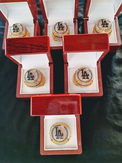 Dodgers 2025 World Series Rings with box ***READ THE ENTIRE DESCRIPTION BEFORE MESSAGING ME***