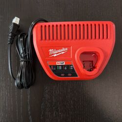 Milwaukee M12 Charger 