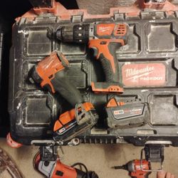 Milwaukee Impact + Drill 