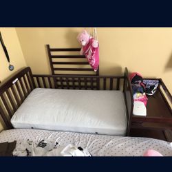 3-1 Dream On Me Crib Cherry Wood 