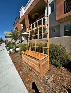 4’ Wide Cedar Planter w/ Trellis