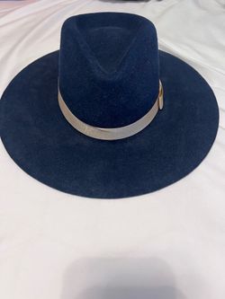 Women’s twister, cowboy hat