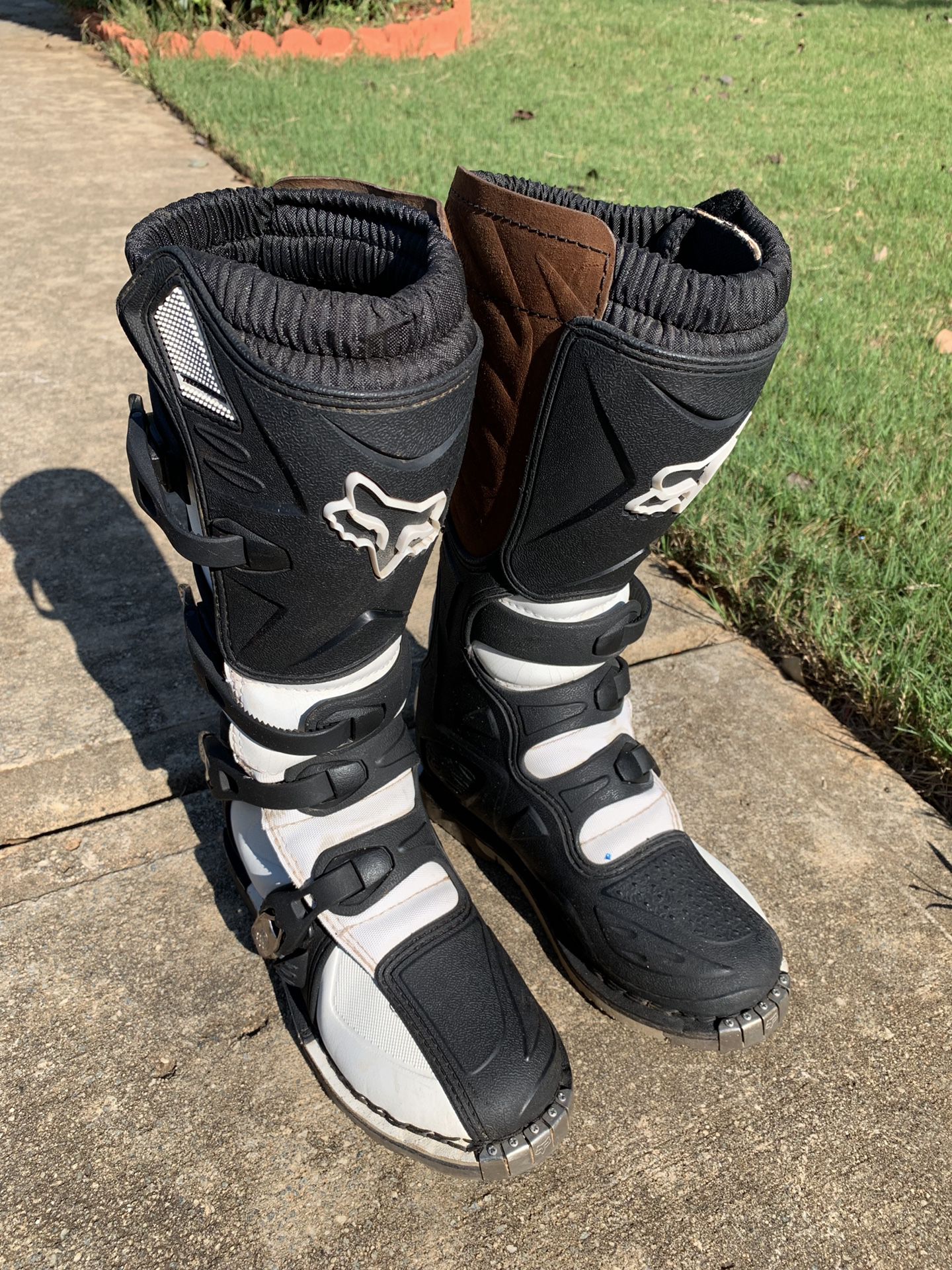 Fox Girls tracker boots Size W7 $40 price Firm