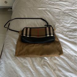 Burberry Purse ( Authentic Nothing fake + Papers)