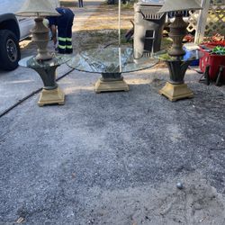 Beautiful 5 Piece Coffee Table And 2 End Tables Set With 2 Lamps!